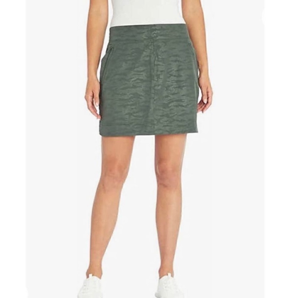 Orvis Embossed olive green Skort Size L